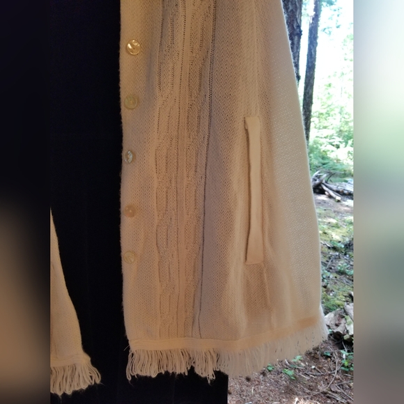 White Shawl Sweater & Black Velvet Long Sleeve Scoop Neck Dress Hazel & Co Small - Picture 16 of 16